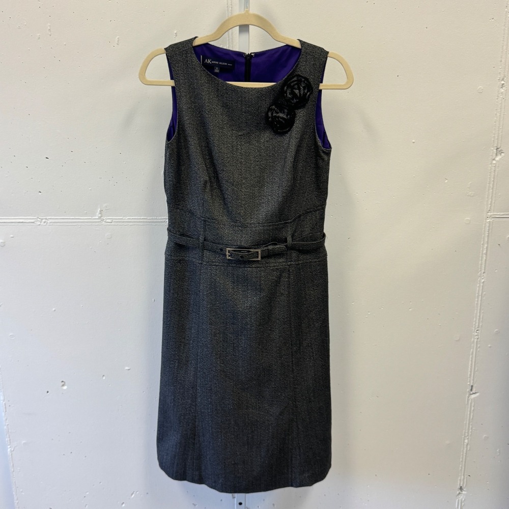 Anne Klein 2010s Grey Herringbone Tweed Sheath Dress Belted Floral Size 6 Career
